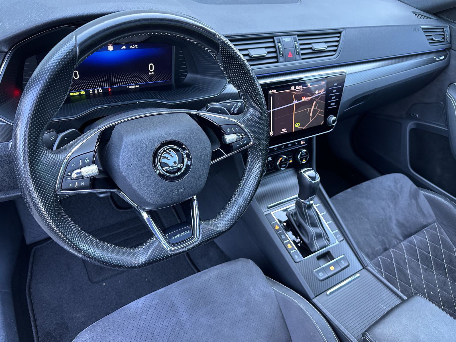 Fahrzeugabbildung SKODA Superb Sportline iV NAV+LED+AHK+PANO+CANTON+19ZO