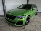 BMW 530d Touring M Sport Pro+Innovation+Laser+Indivi - BMW 530: Grün