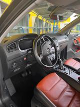 Volkswagen Tiguan 2.0 TSI 162kW DSG BMT 4MOTION Highlin... - Volkswagen Tiguan mit Benzin-Antrieb: Leder, Navigationssystem, Geländewagen