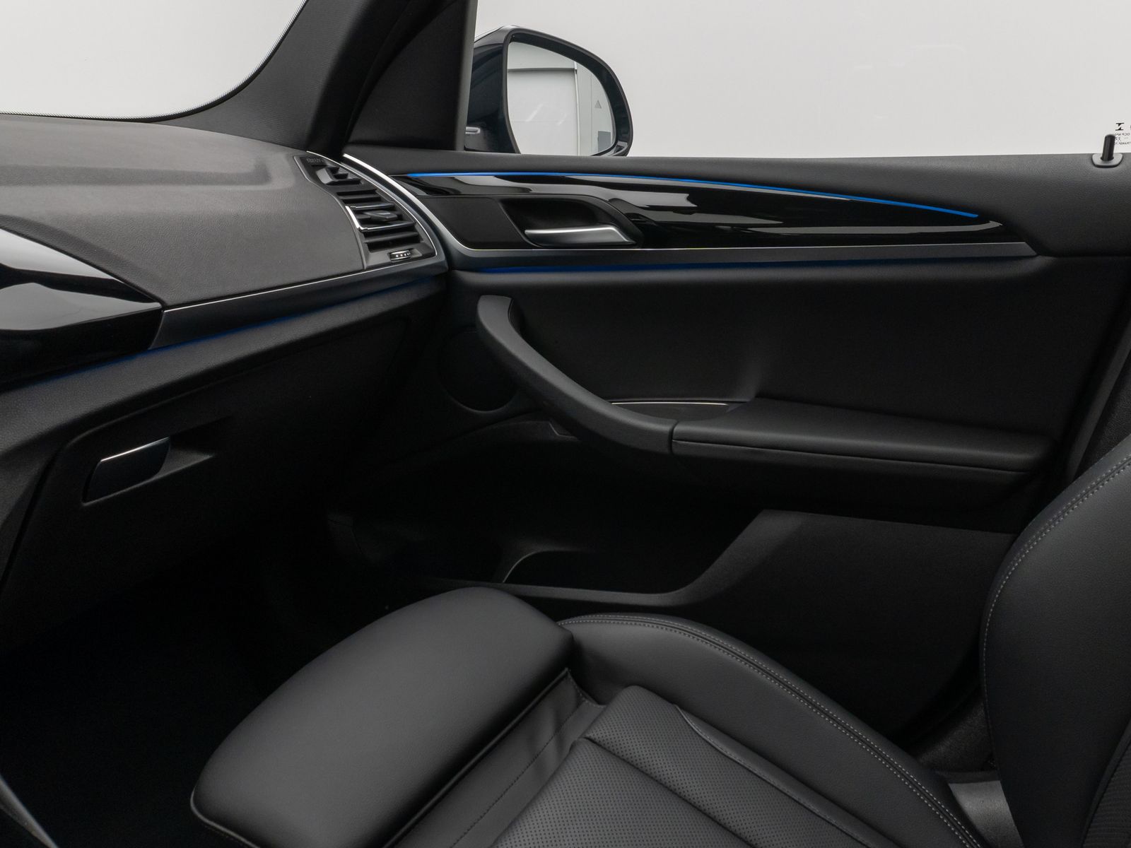 Fahrzeugabbildung BMW X3 xD30e Laser Kamera HUD DAB AHK Komfort 19Zoll