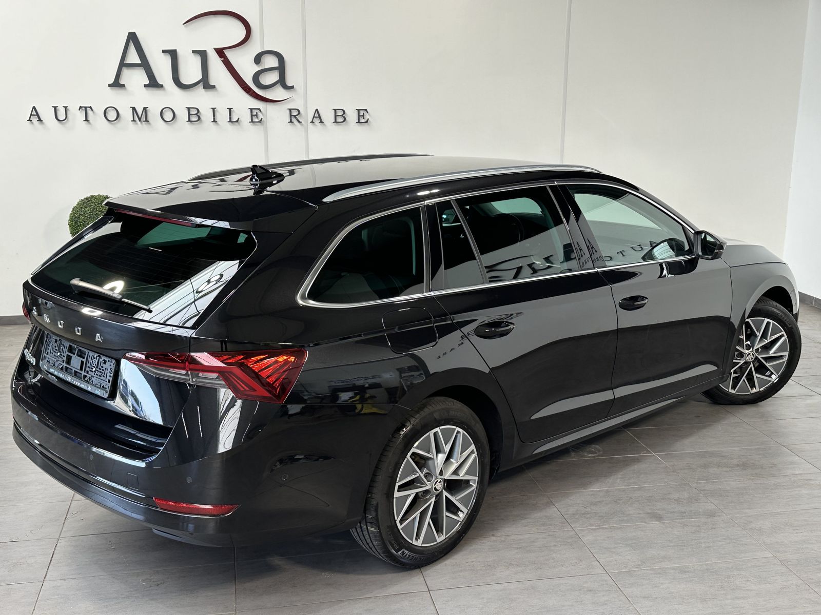 Fahrzeugabbildung SKODA Octavia Combi 2.0 TDI DSG NAV+LED+AHK+V-COCKPIT