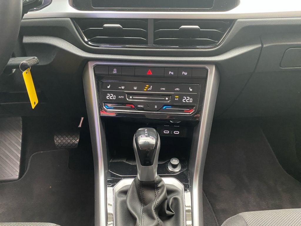 Fahrzeugabbildung Volkswagen T-Roc 1.5 TSI DSG Life Standheizung AHZV