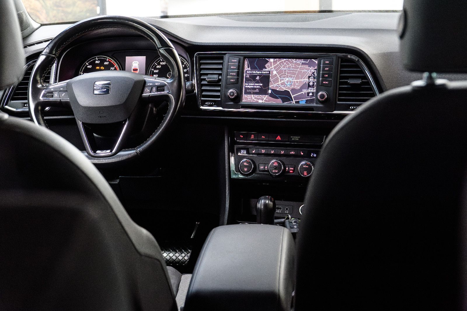 Fahrzeugabbildung SEAT Ateca Xcellence 4Drive +DSG+ Navi + AHK + Kamera