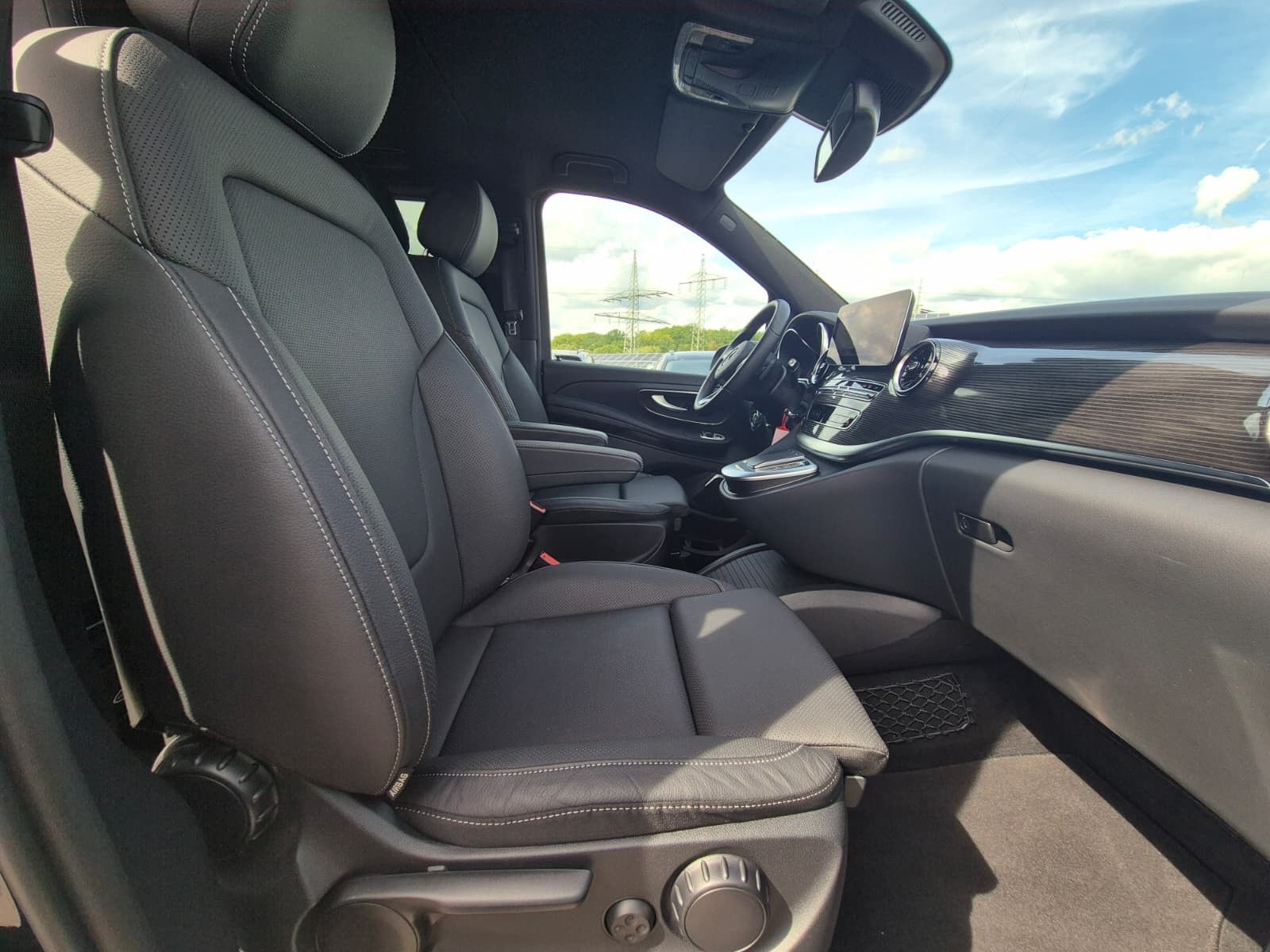 Fahrzeugabbildung Mercedes-Benz V 250 d AVANTGARDE extralang LEDER*LED*BUR*DISTR