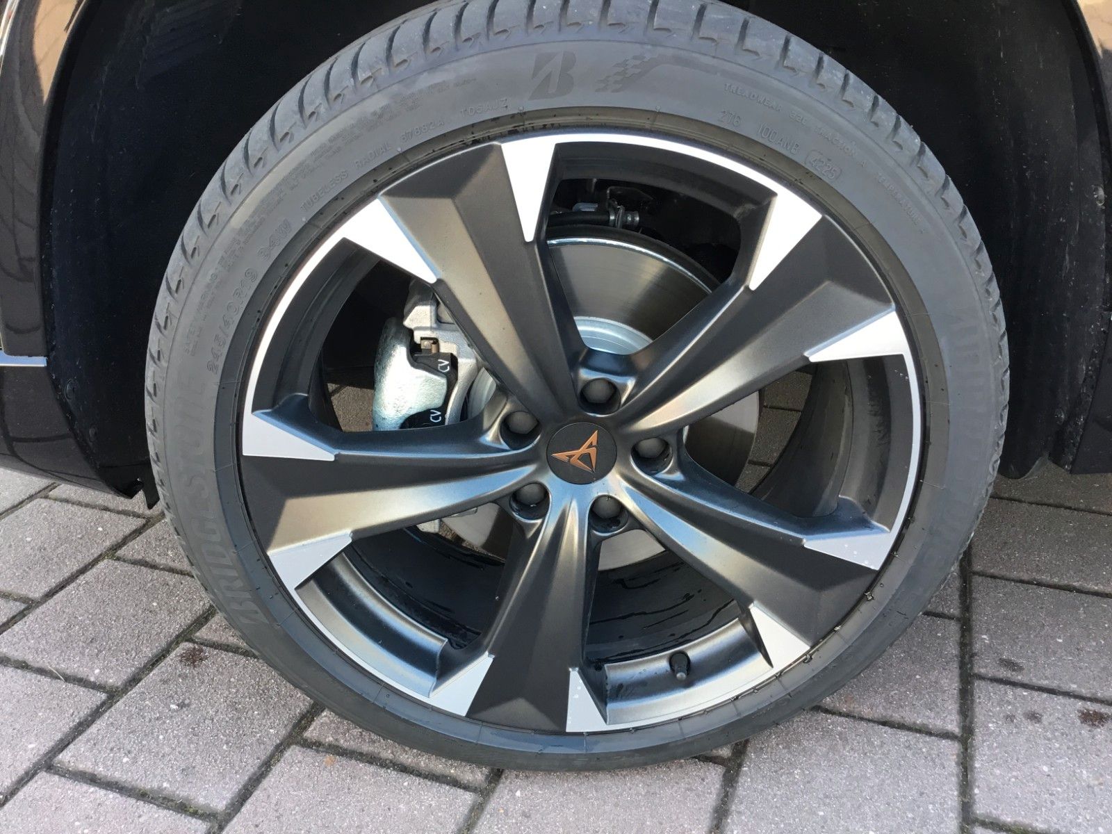 Fahrzeugabbildung CUPRA Ateca 2.0 TSI 4Drive DSG+Pano+AHK+19"+ACC+LED