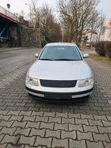 Volkswagen VW Passat 1.8T TÜV Neu 2028 - Volkswagen Passat mit Benzin-Antrieb: Limousine, 2.8