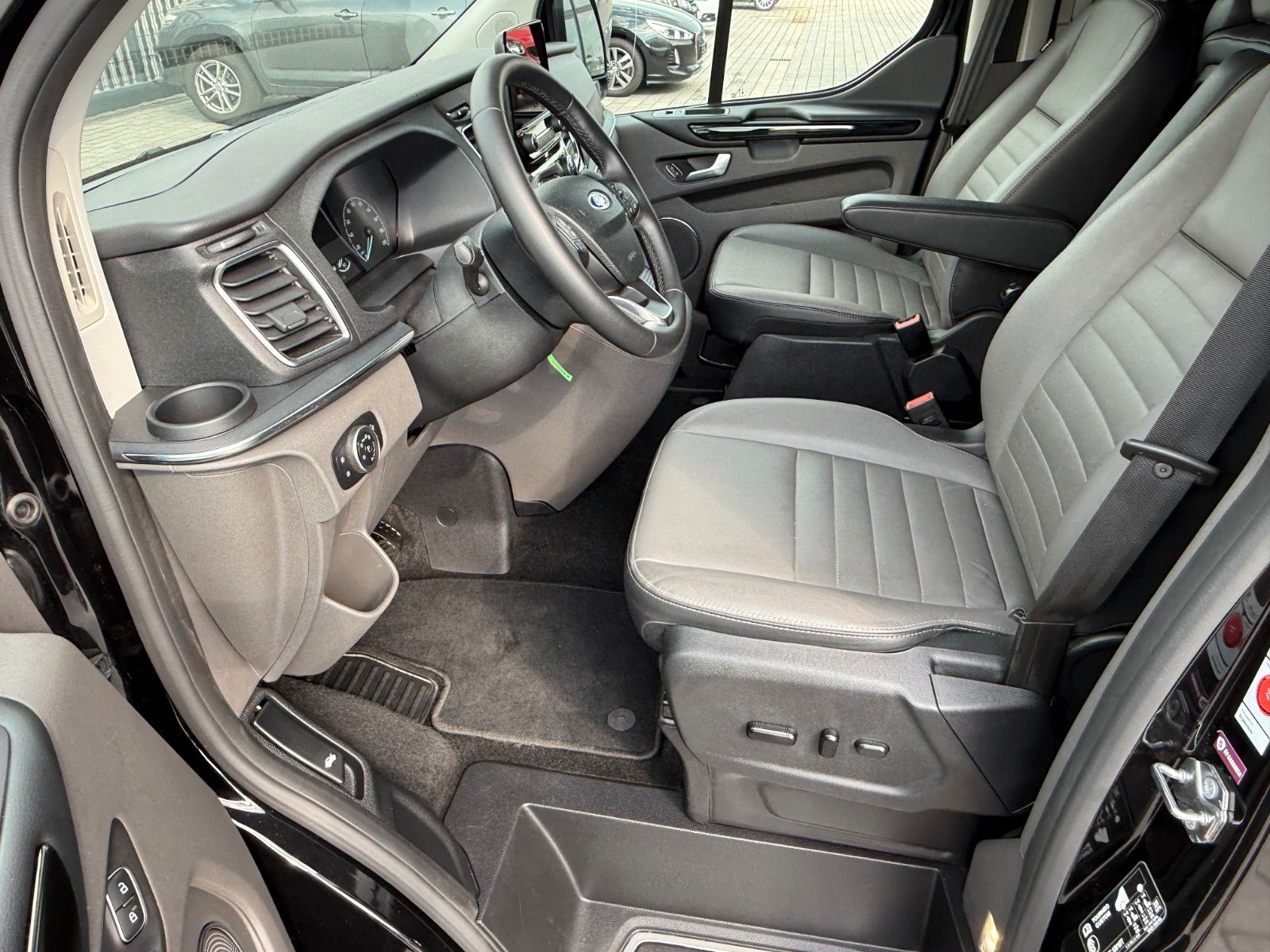 Fahrzeugabbildung Ford Transit/Tourneo Custom Kombi 320 L2 Tourneo Tita