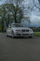BMW  E90 320i - BMW 320 Limousine 320i e90 mit Benzin-Antrieb