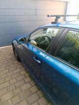 BMW 1er BMW in der Farbe Blau. Kompaktwagen - : Kompaktwagen