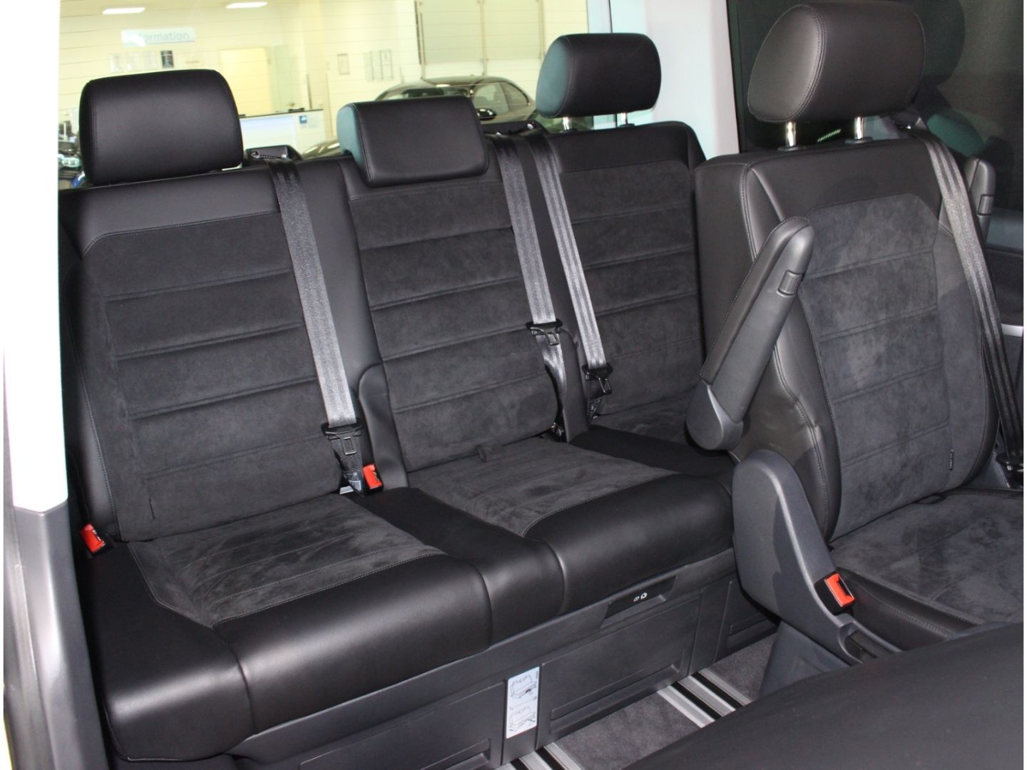 Fahrzeugabbildung Volkswagen T6 Multivan Bus Generation Six 4Motion 2.0 TDI
