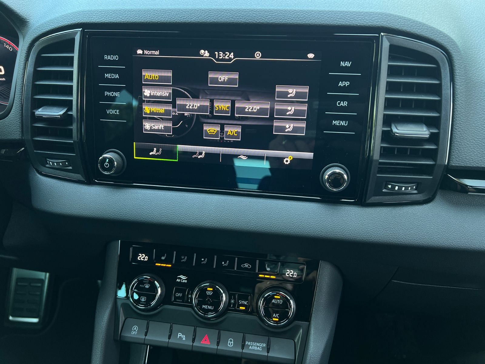 Fahrzeugabbildung SKODA Karoq Sportline 2.0 TSI 4x4 DSG *CANTON, AHK, 19