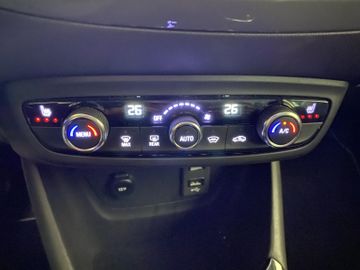 Bild 19 Opel Crossland (X) Crossland Elegance AT/NAV/PDC vo+hi+Cam/SHZ+LHZ