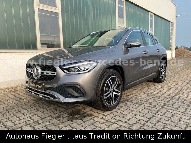 Mercedes-Benz GLA 200 Progressive+AHK+Kamera+LED+CarPlay