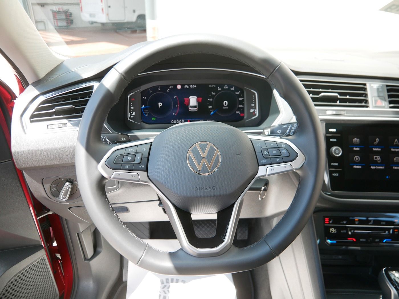 Fahrzeugabbildung Volkswagen Tiguan Allspace 1.5 TSI Life NEU53T AHK Matrix 7
