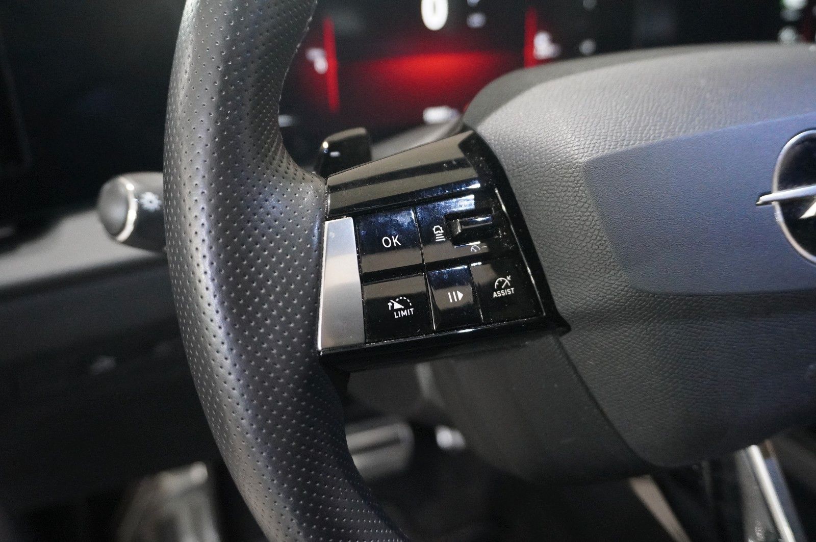 Fahrzeugabbildung Opel Astra L ST 1.5D ULTIMATE NAVI/LED/360°/PANO./DAB