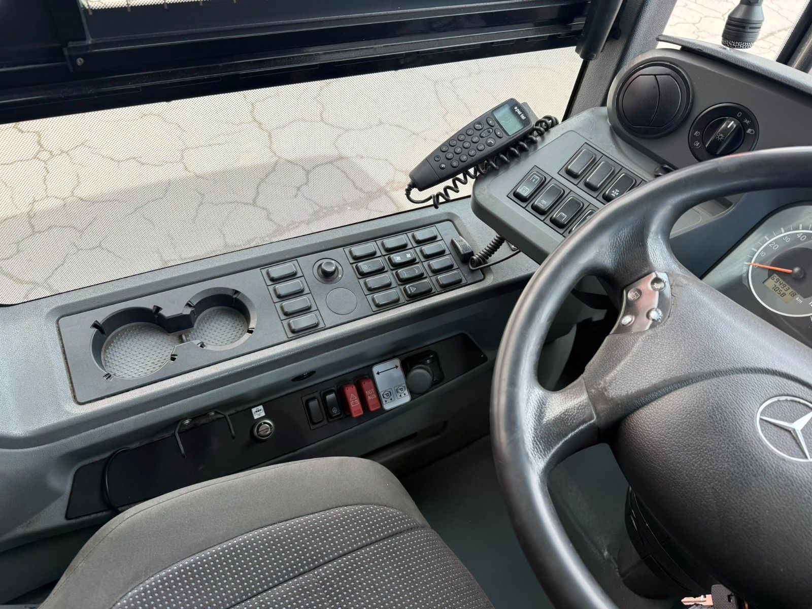 MERCEDES-BENZ  2014 - Image 16 of 32