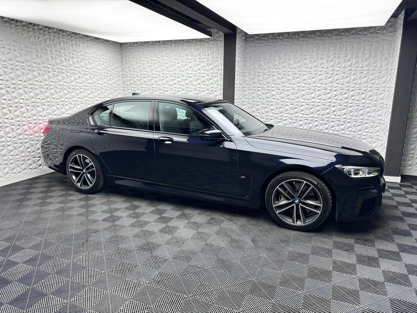 Fahrzeugabbildung BMW d XDR*M-PAKET*H&K*STANDHZG*HUD*MASSAGE*KEY*360°