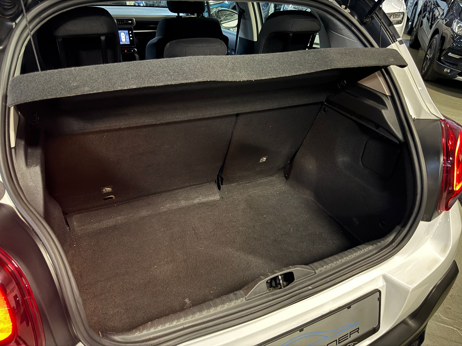 Fahrzeugabbildung Citroën C3 1.6 HDI FEEL COLOR STYLE PAKET NAVI LED VOLL