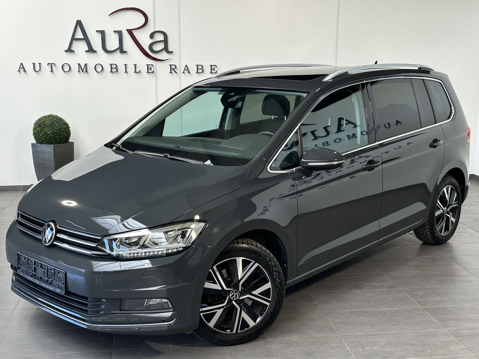 Fahrzeugabbildung Volkswagen Touran 2.0 TDI DSG HL 7-Sitzer NAV+LED+AHK+PANO