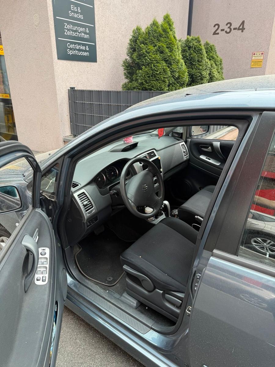 Suzuki Liana