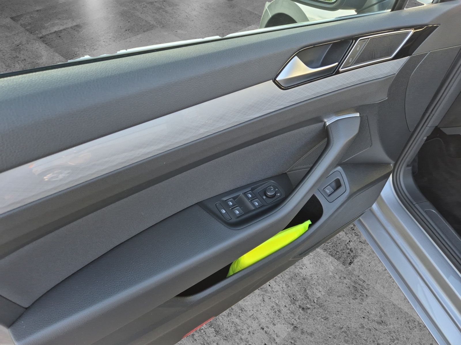 Fahrzeugabbildung Volkswagen Passat Variant TDI Business DSG 4M LED AHK Navi