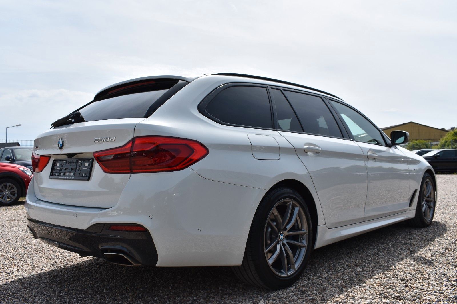 Fahrzeugabbildung BMW 530d Touring xDrive M Sport HUD AHK H&K Panorama
