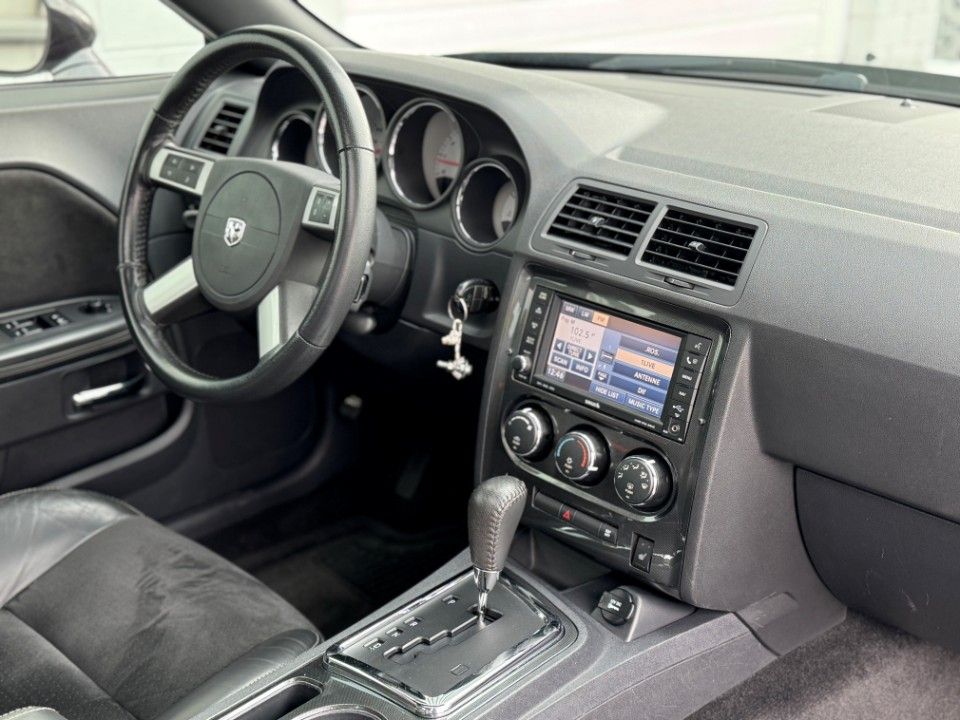 Fahrzeugabbildung Dodge Challenger 6.1 SRT8 Neuwagenimport Navi SD Leder