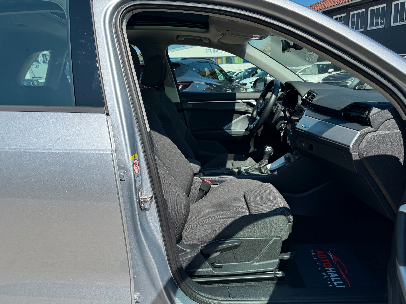 Fahrzeugabbildung Audi Q3 45 TFSI e S tronic basis Ambiente Sonos Pano