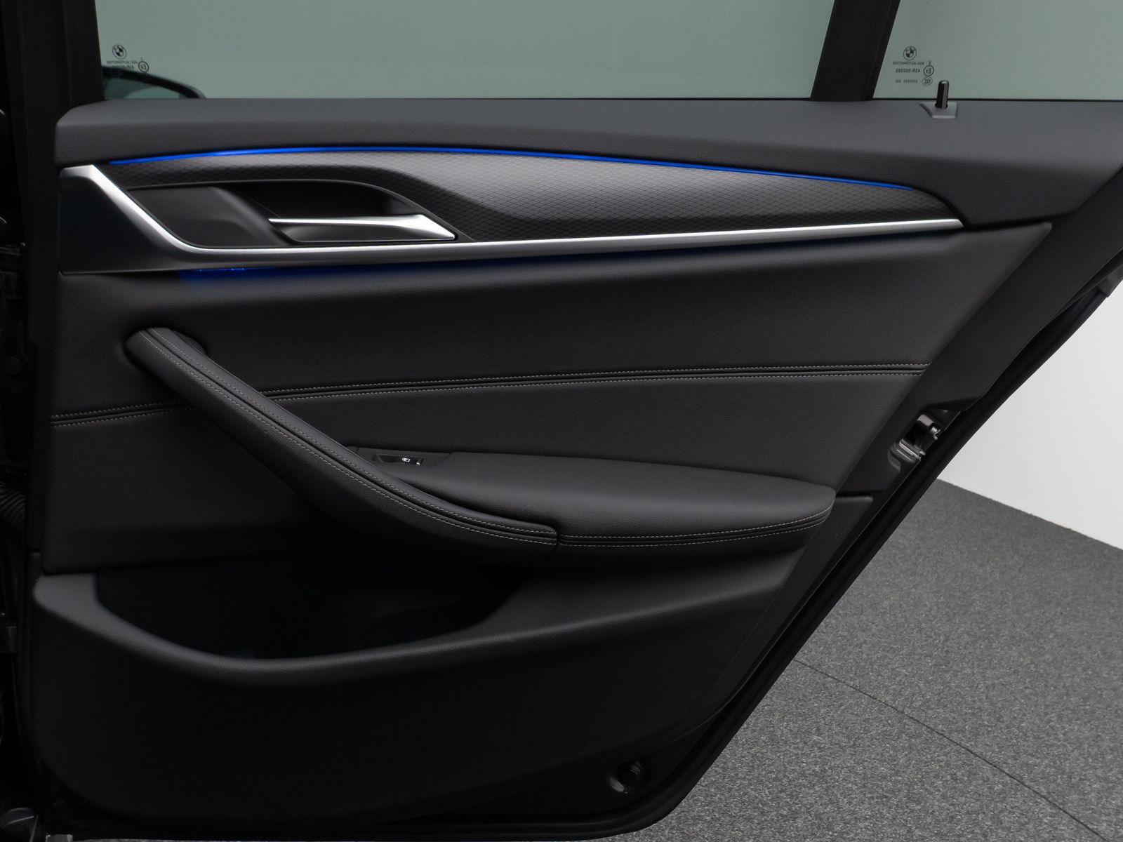 Fahrzeugabbildung BMW 530d xD M Sport Laser Kamera HUD DAB HiFi Komfor