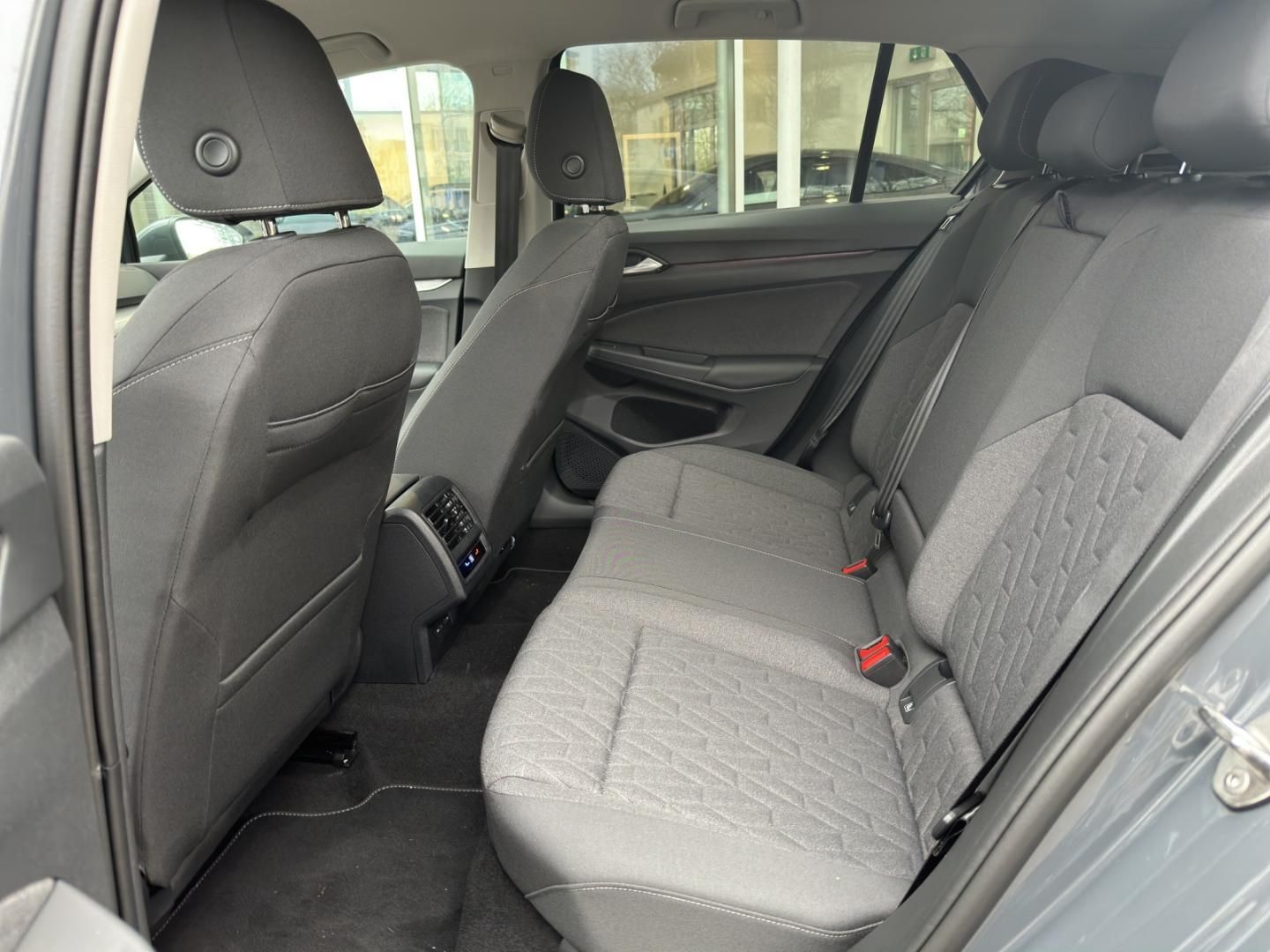 Fahrzeugabbildung Volkswagen Golf Life Life,Climatronic,LED-Plus,Navi,WE-Conn