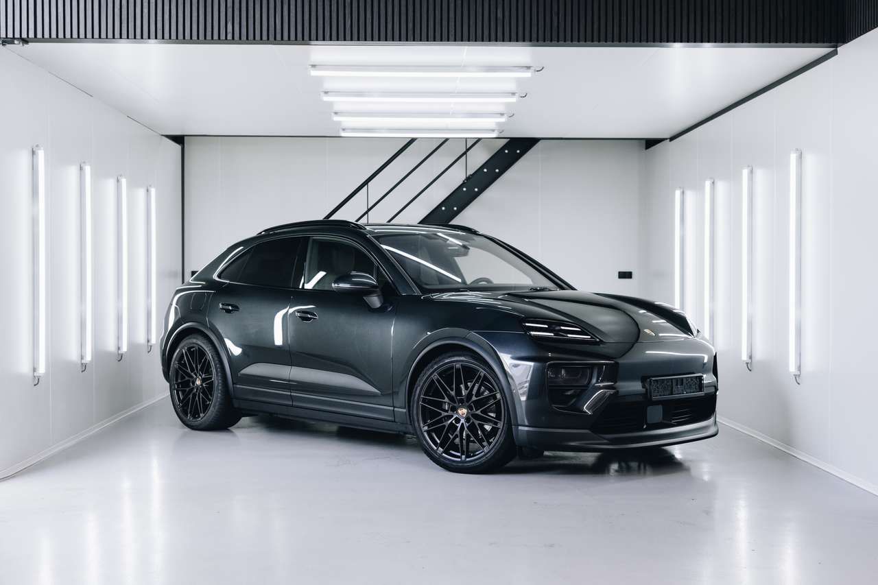 Porsche Macan 4 Electric Pano BOSE Luchtvering 22" RS Sp