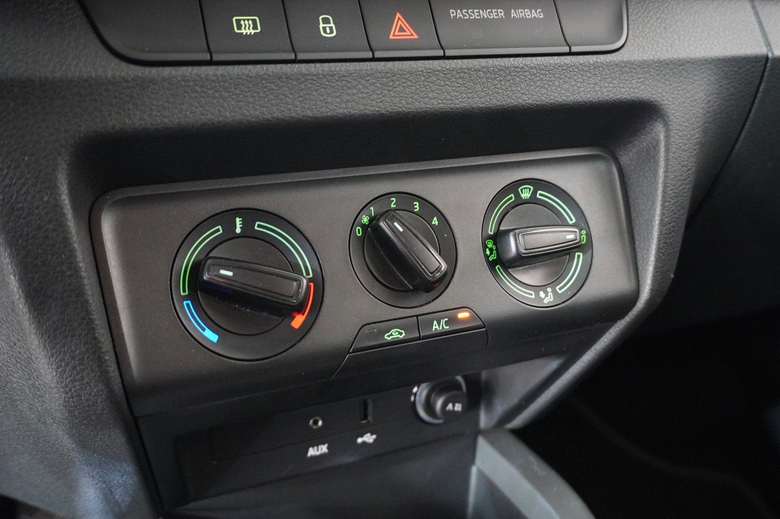 Fahrzeugabbildung SKODA Fabia LIM. 1.0 ACTIVE KLIMA/NEBEL/USB/AHK