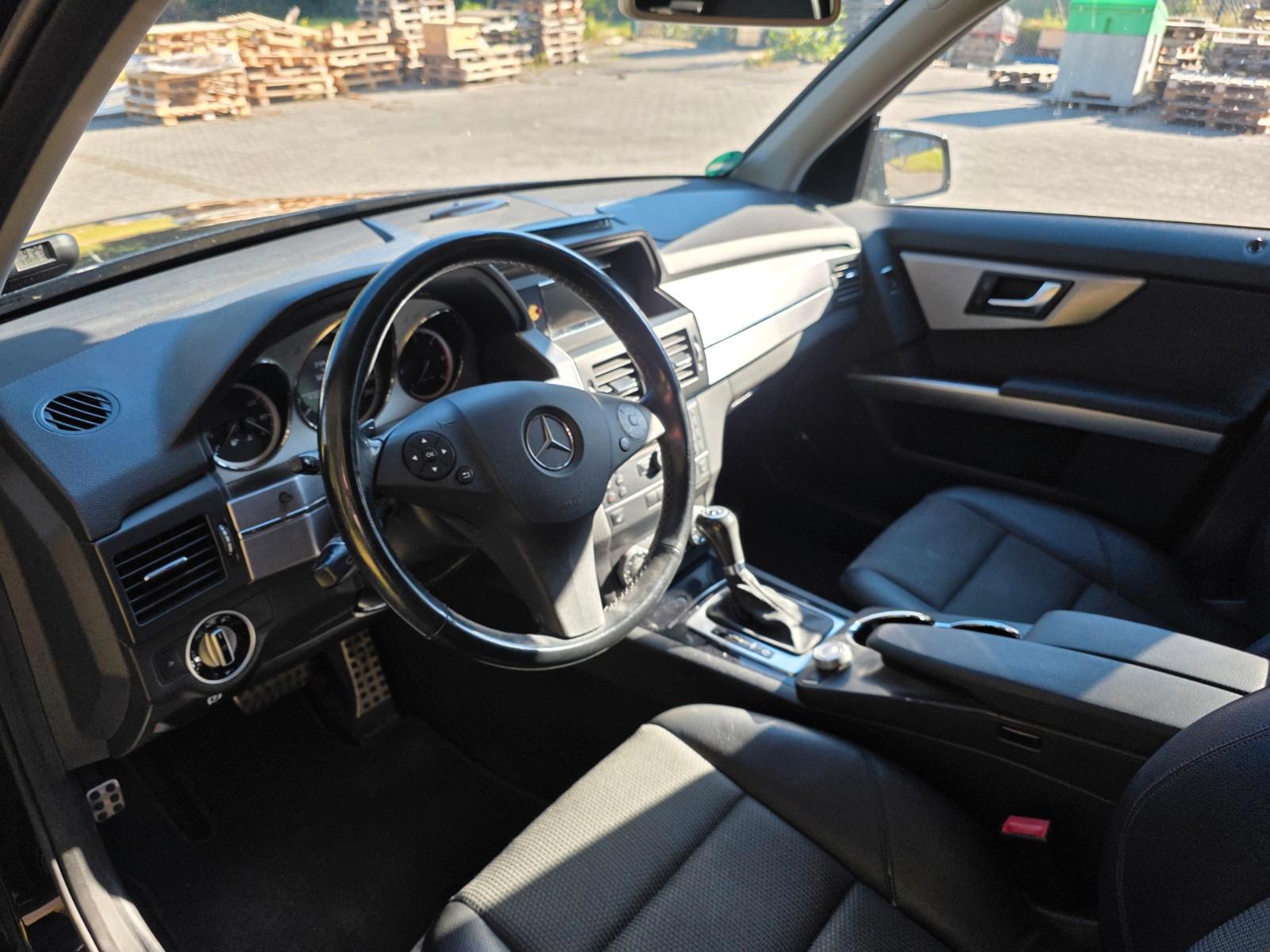 Mercedes-Benz GLK250 2012 — photo 16