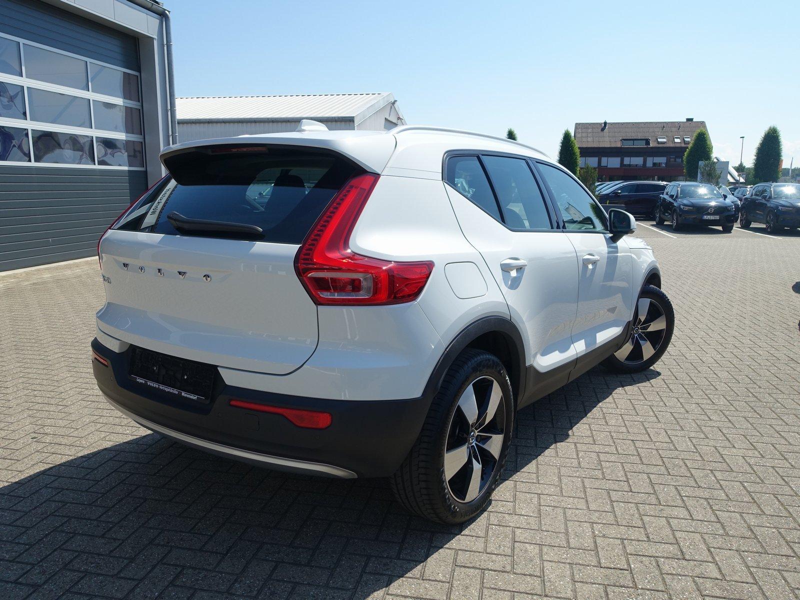 Volvo XC40 D3 2WD Momentum/Kamera/AHK/HarmanKardon