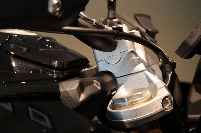 Fahrzeugabbildung BMW S1000XR mit Tieferlegung, Carbon & Frästeile