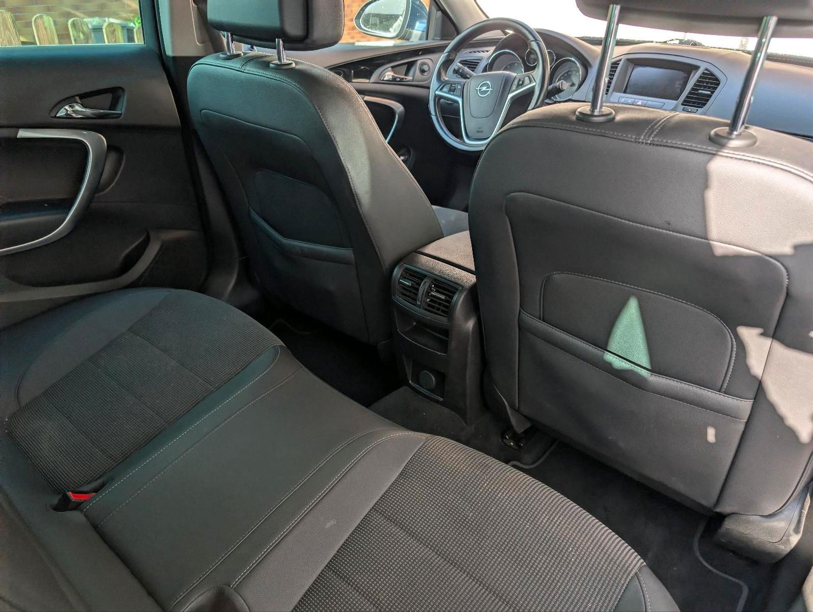 Opel Insignia 2010 — photo 7