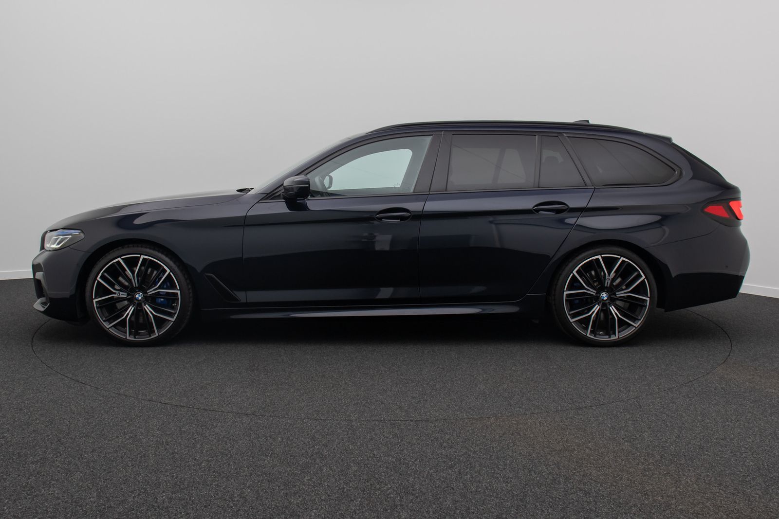 Fahrzeugabbildung BMW 540d xD M Sport Panorama HUD H/ K DAB SoftClose