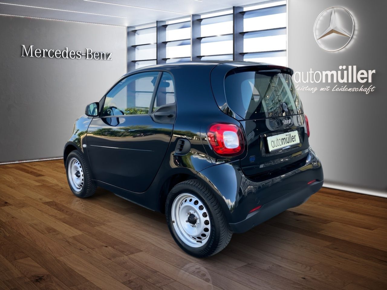 Fahrzeugabbildung Smart smart EQ fortwo AUT Akustikglas KlimaA Navi SHZ