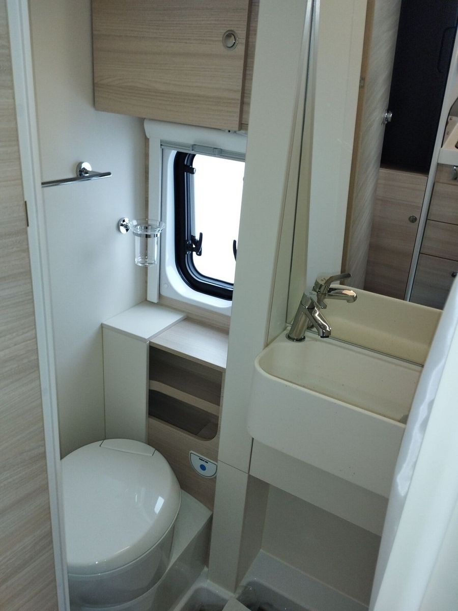 Fahrzeugabbildung Eura Mobil Van V 595 HB Automatik, 180 PS, Fahrassistenzp.