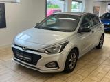 Hyundai i20 Advantage TÜV+SERVICE+NEU 12 MONATE GARANTIE - Hyundai i20 Advantage mit Benzin-Antrieb