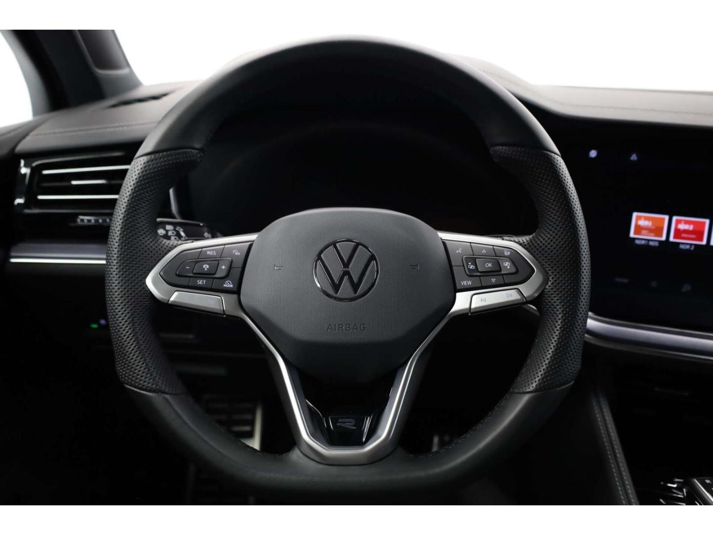 Volkswagen Touareg 3.0 TDI V6 4Mot. R-Line Tip Luftf./Leder