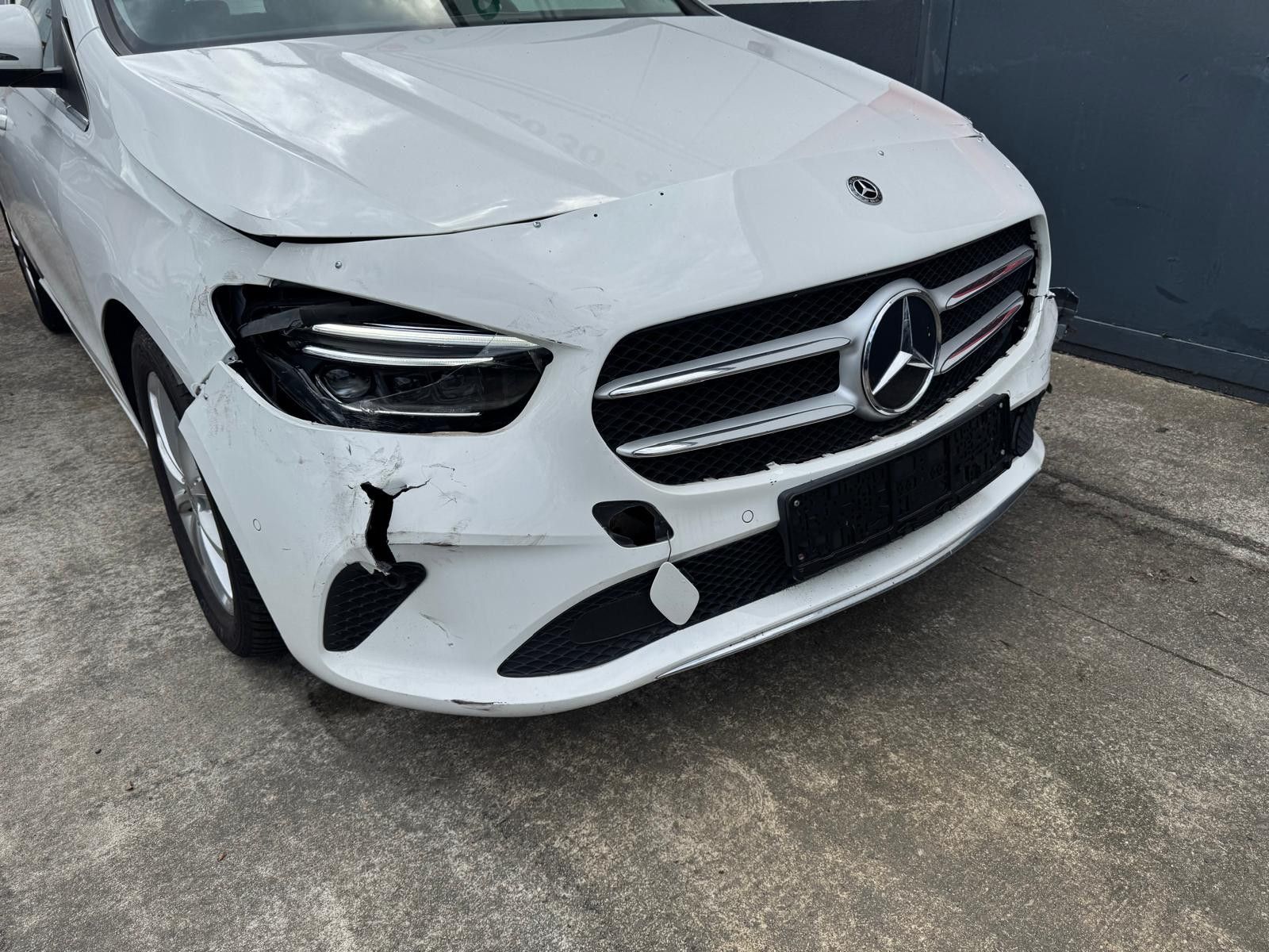 Fahrzeugabbildung Mercedes-Benz B 180/Navi/Klima/AHK/Digitales Cockpit/MultiBeam