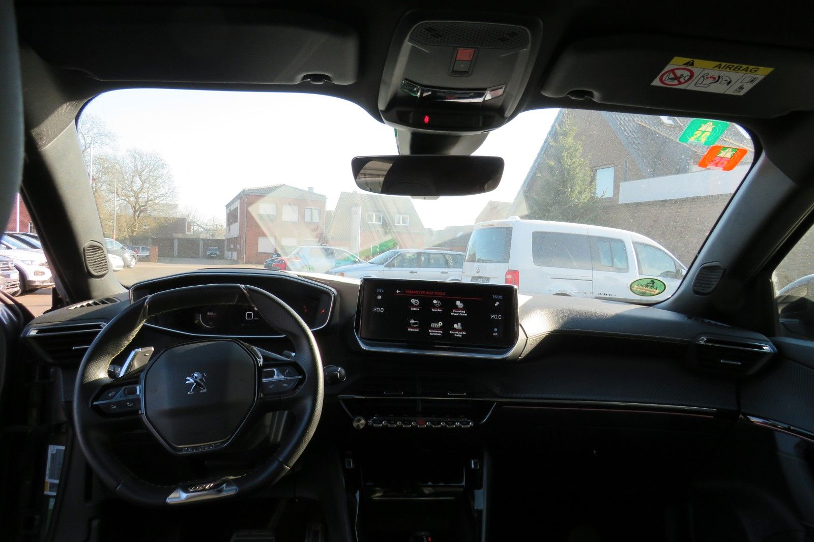 Fahrzeugabbildung Peugeot 2008 GT 8-AUTOMATIK GRA NAVI PDC 1.HAND