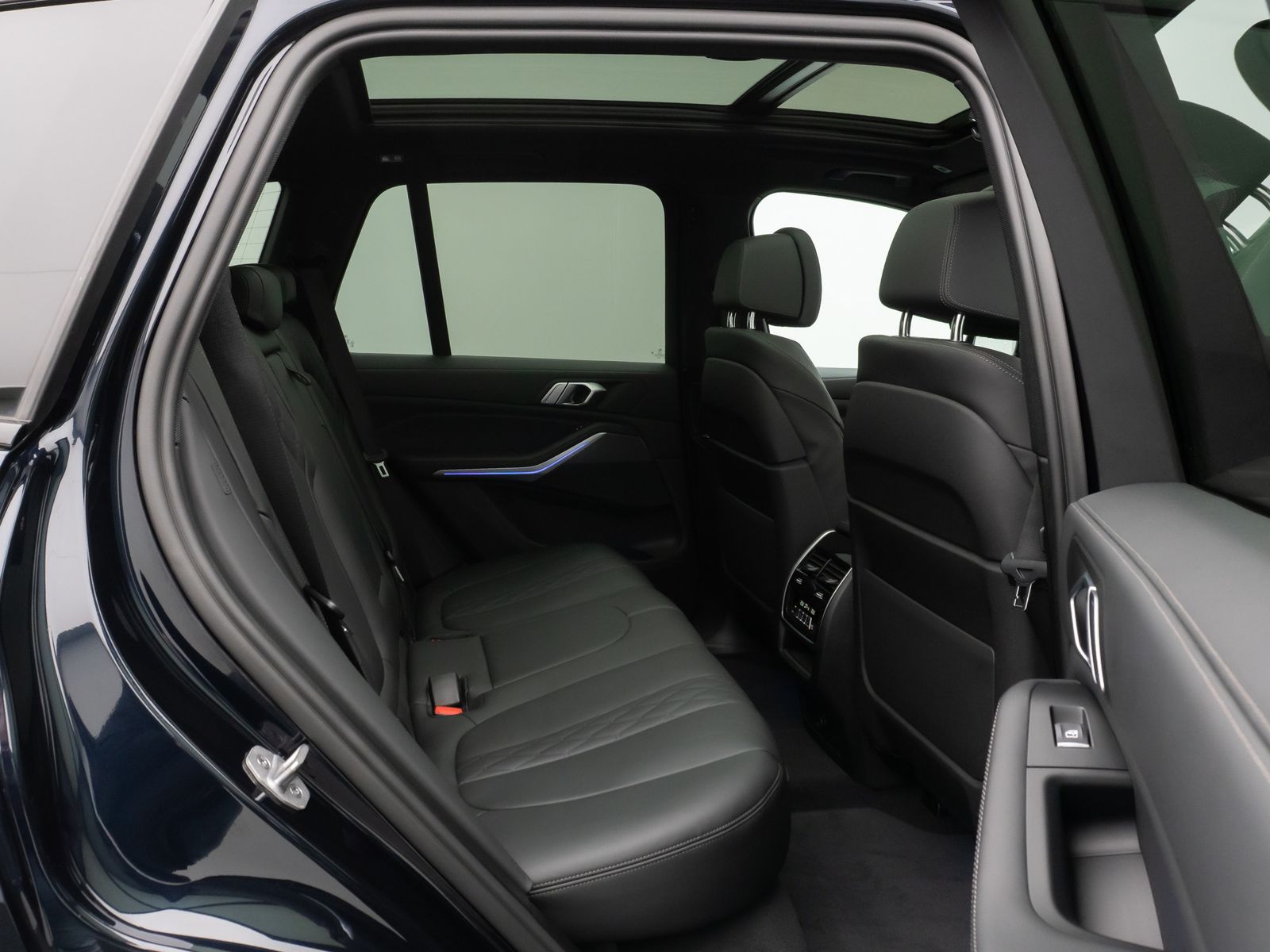 Fahrzeugabbildung BMW X5 xD40d M Sport Panorama Kamera HUD DAB Massage