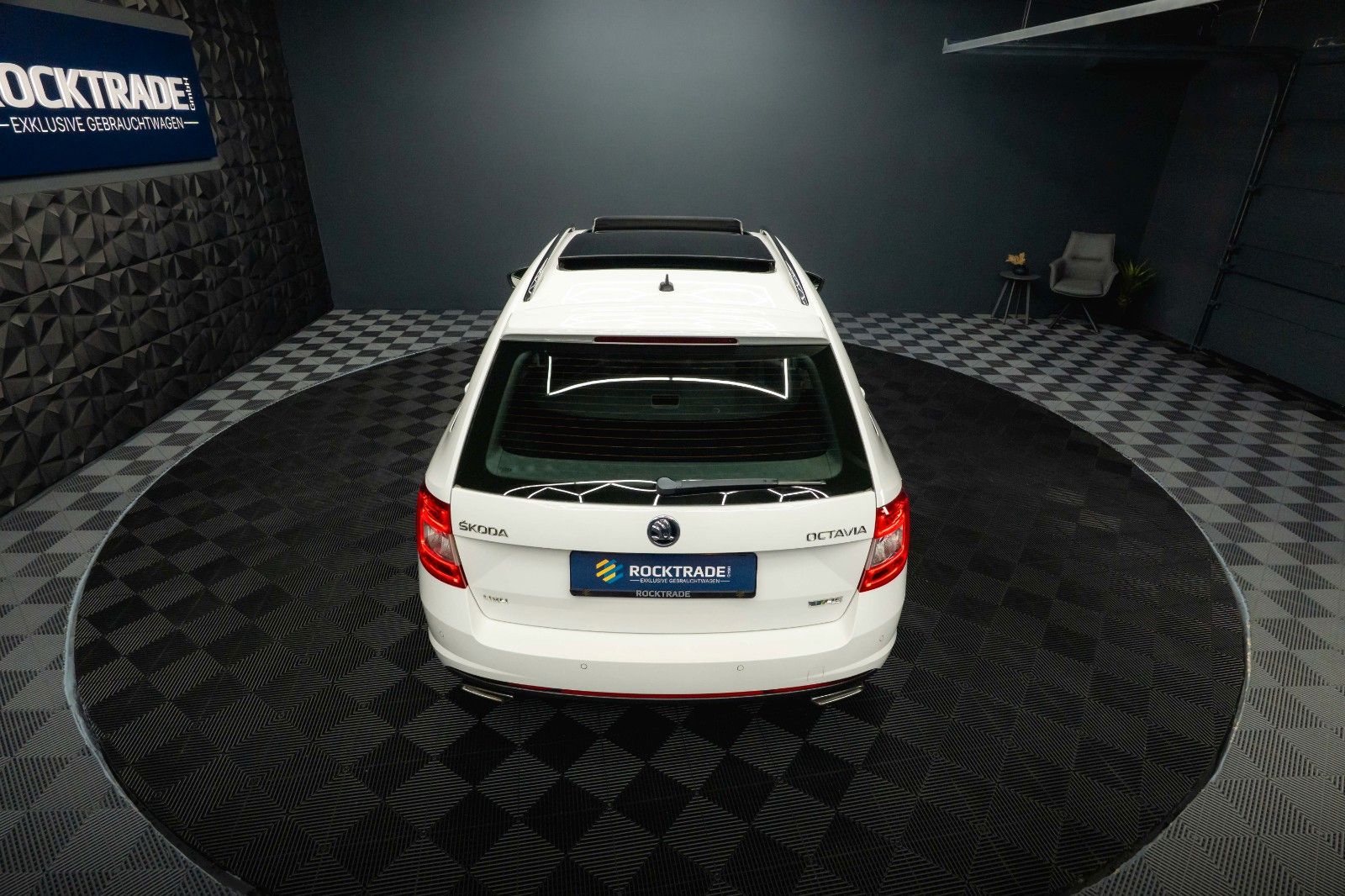 Fahrzeugabbildung SKODA Octavia 2.0 TDI RS 4x4 Performance *Pano*ACC*LED