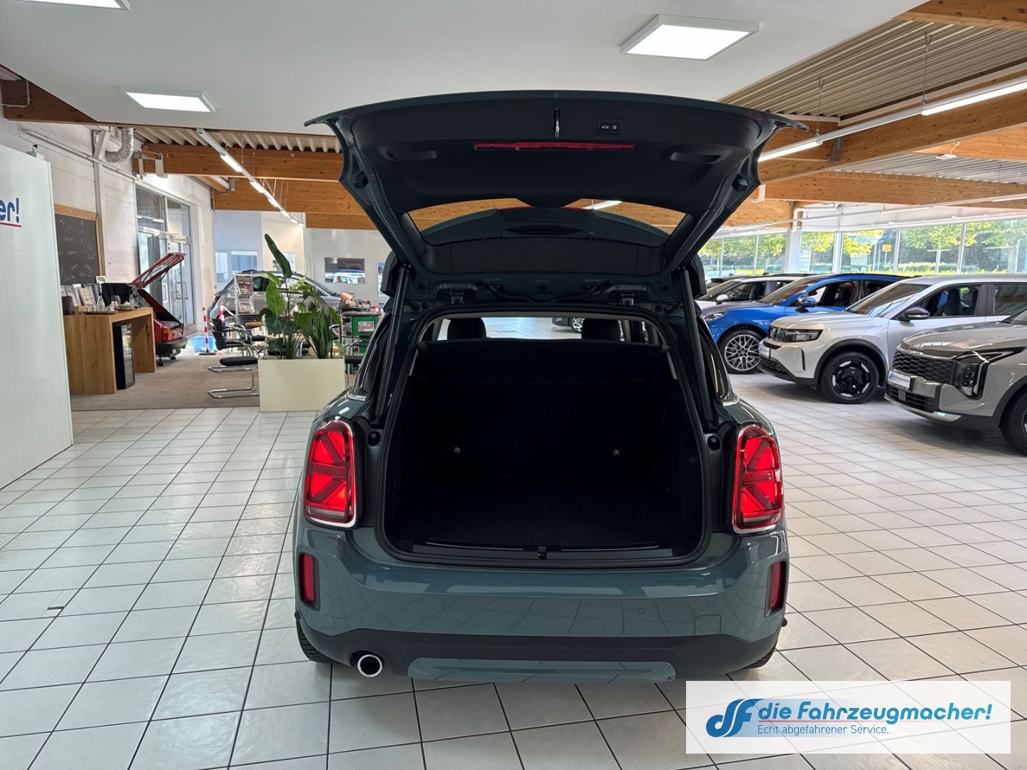 Fahrzeugabbildung MINI Cooper Countryman One Classic Trim Navi LED Blen