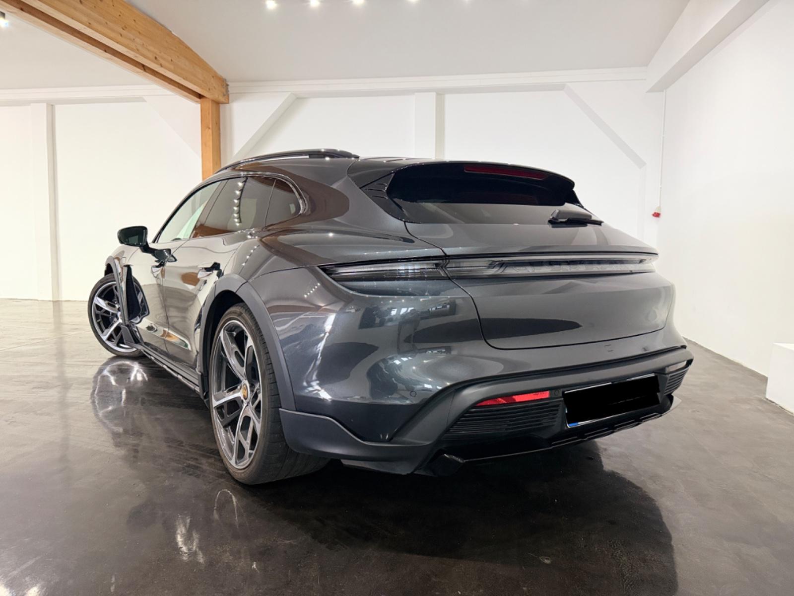 Porsche Taycan Cross Turismo 4 S Beifahrer Display Bose