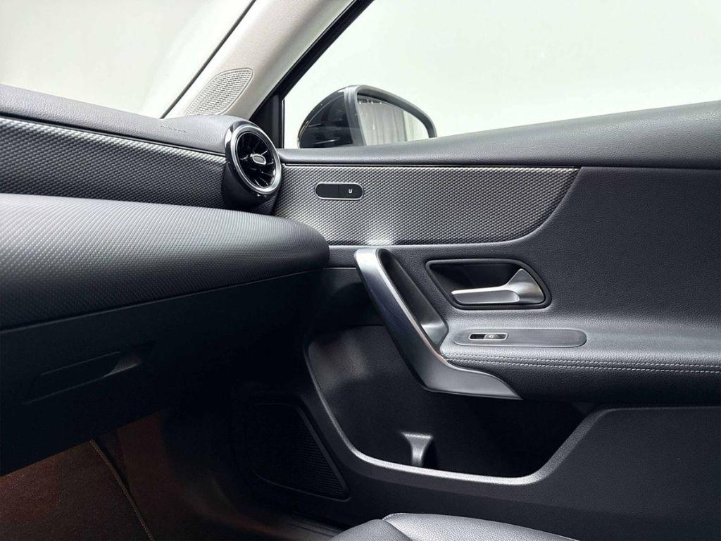 Mercedes-Benz A 180 Widescreen Multibeam AHK Kamera Leder MULT