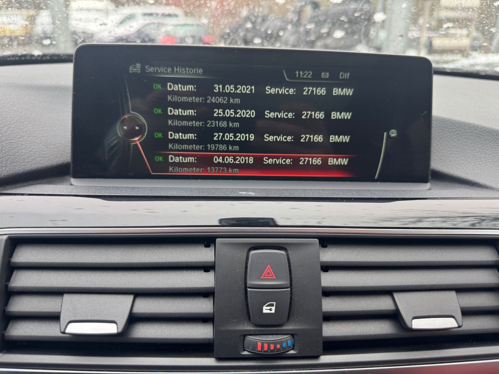 Fahrzeugabbildung BMW 330 xDrive Sport Line erst37000km+Panorama+HUD