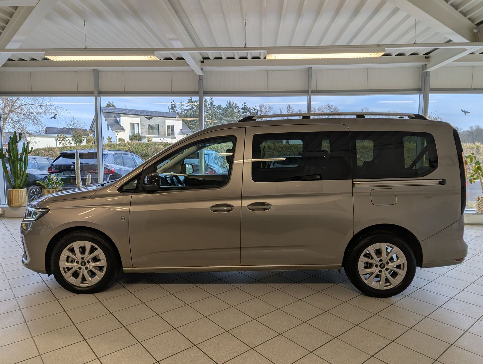 FORD Tourneo Connect L2 Titanium 7-Sitze Bi-LED Cam A - Image 4